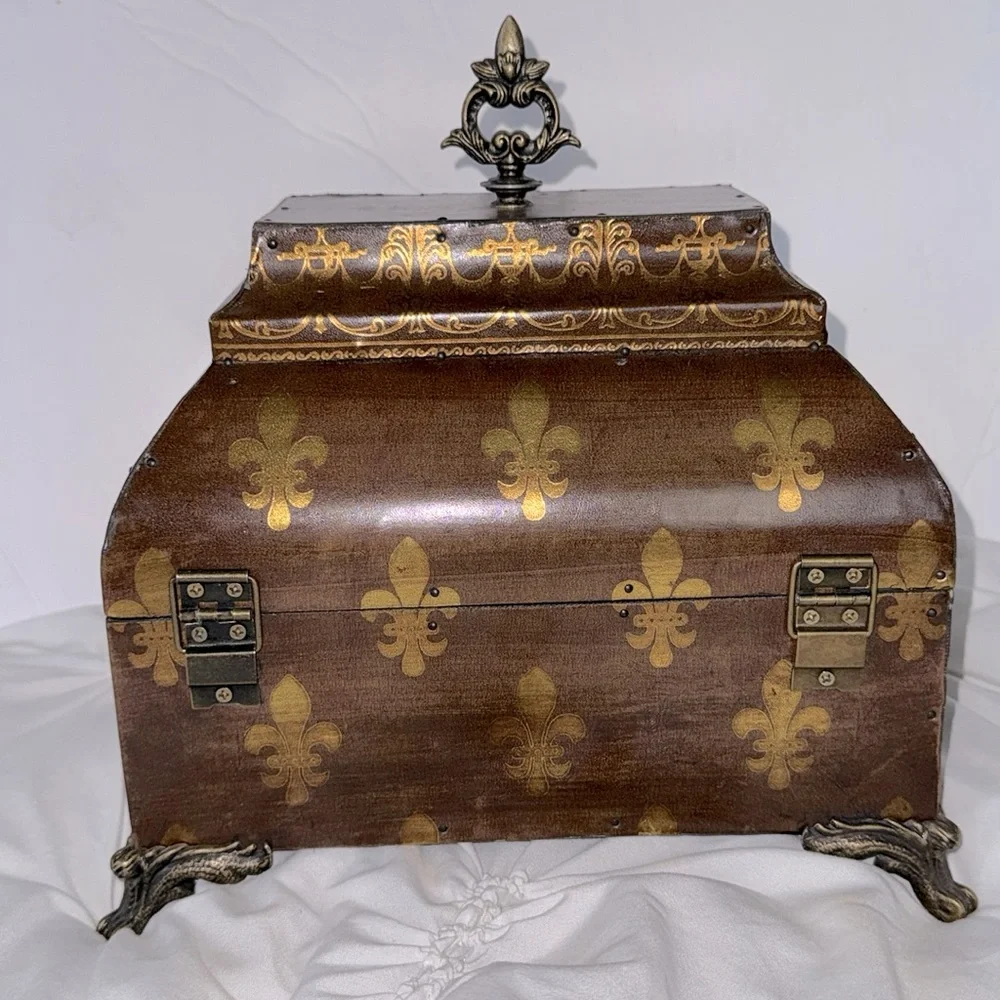 Vintage Fleur De Lis Broach Box Jewelry Casket Storage Box French Louis Rococo